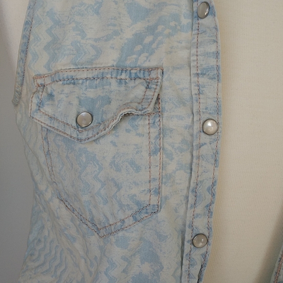 Mudd Cotton Sleeveless Top With Snap Buttons Size Small - Picture 4 of 8